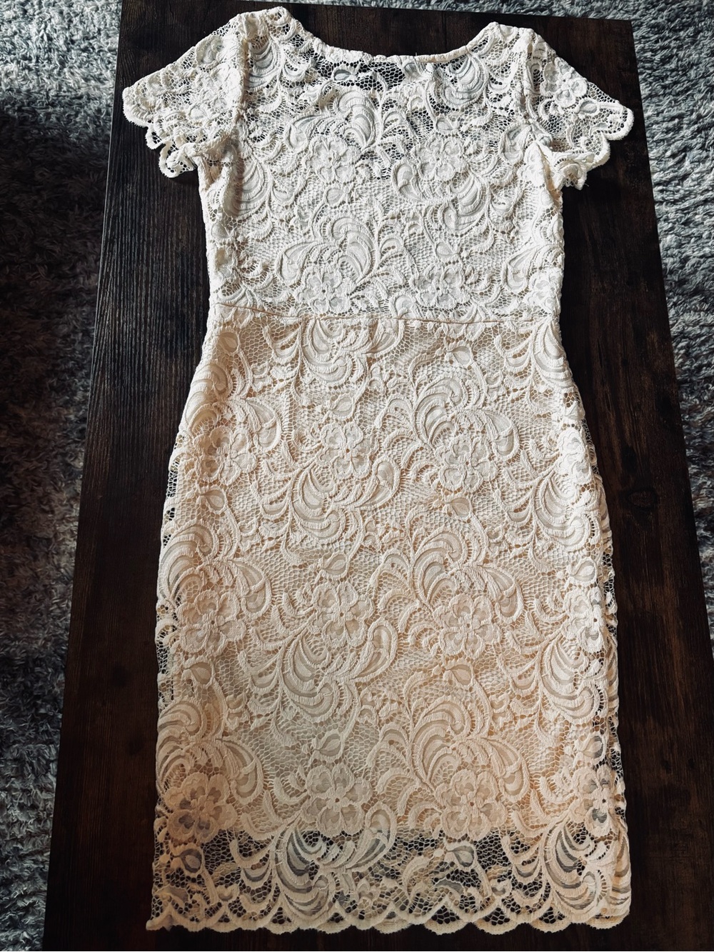 Woman’s Sexy Cream Lace Dress - Elegant Short Sleeve size L